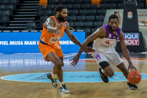 都与他保持 都与他保持